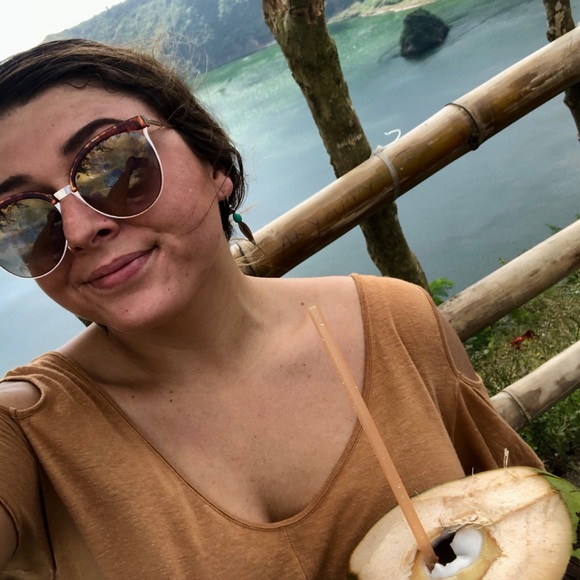 Meet your Posher, Rhiannon - Picture 1 of 2